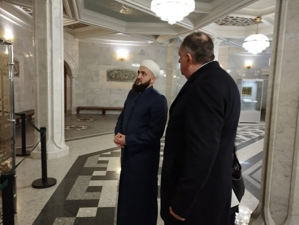 Ова слика има празан alt атрибут; име њене датотеке је 20240220_predsjednik-republike_posjeta-dzamiji-u-kazanju_foto-atv_05-1024x771.jpg